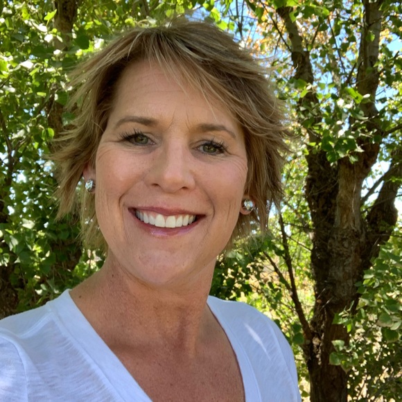 Meet your Posher, Deanna - Picture 1 of 1